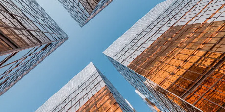 據彭愽社報道FPGA江湖：英特爾一寸短賽(sai)靈思一寸(cun)強